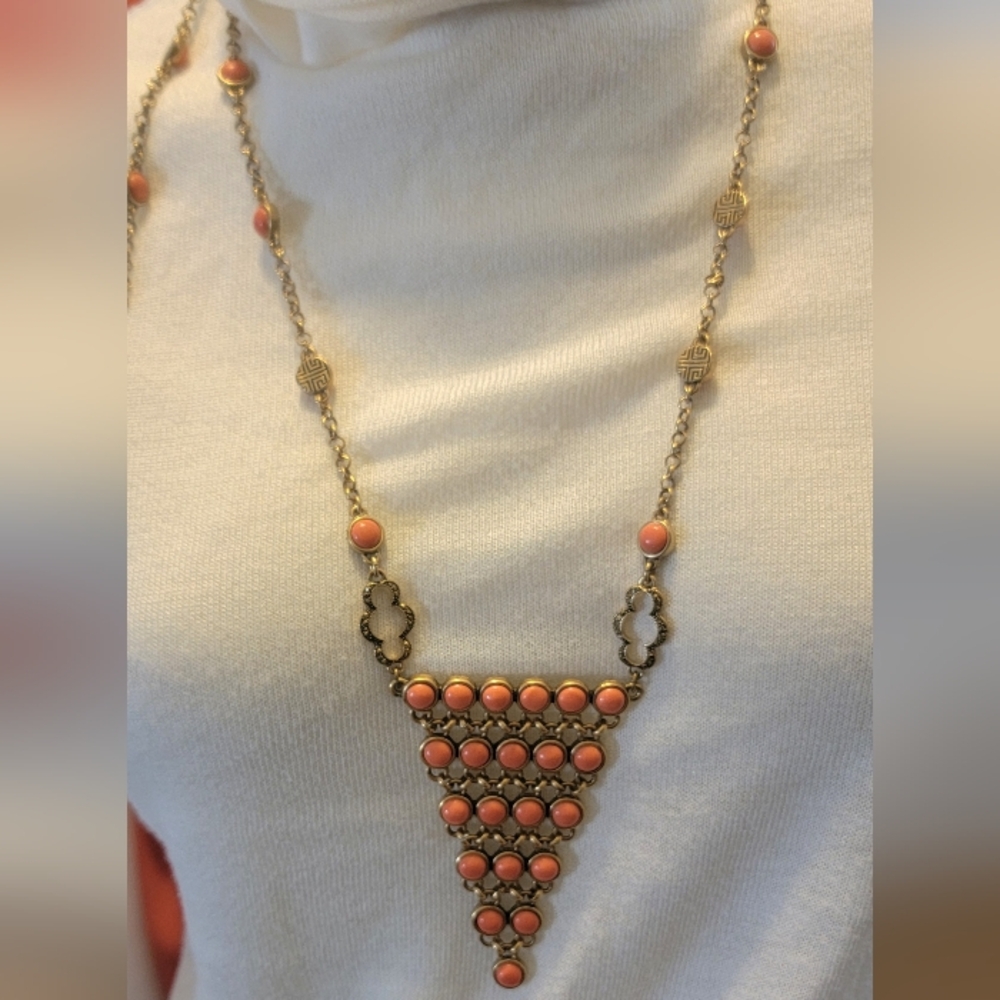 Lucky Brand Statement Necklace Gold Tone With Salmon Colored‎ Stones